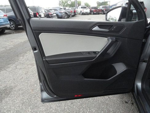 Used 2021 Volkswagen Tiguan SE R-Line image 16