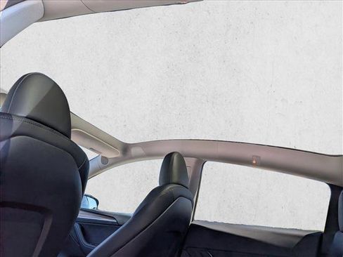 Used 2025 Tesla Model Y Long Range AWD/4WD image 18