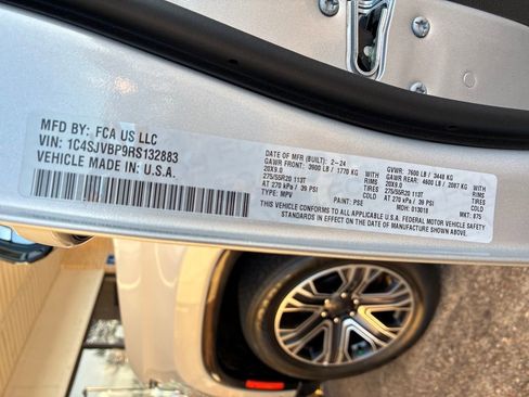 Used 2024 Jeep Wagoneer Series II w/ Flexible Seating Group AWD/4WD image 30