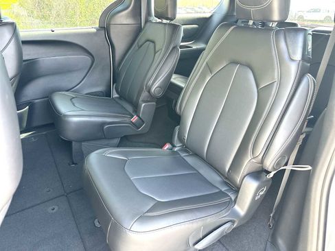 New 2026 Chrysler Pacifica Select FWD image 23