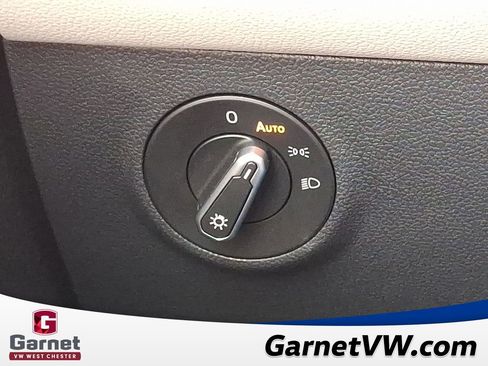 Used 2025 Volkswagen Taos SEL image 27