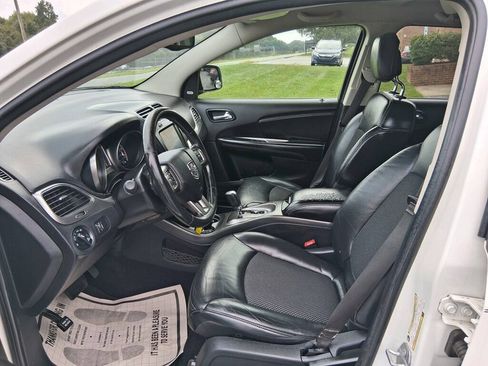 Used 2017 Dodge Journey Crossroad w/ Popular Equipment Group FWD image 9