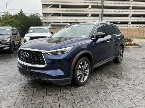 Used 2023 INFINITI QX60 Luxe w/ Cargo Package FWD image 3