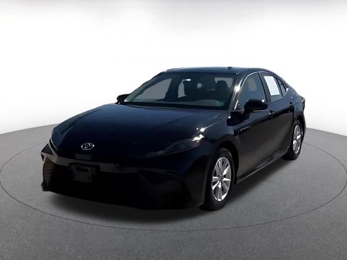 Used 2025 Toyota Camry LE FWD image 7