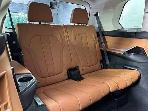 Used 2022 BMW X7 xDrive40i w/ Premium Package AWD/4WD image 14
