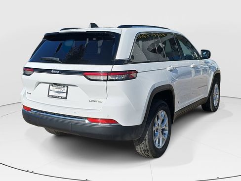 Used 2023 Jeep Grand Cherokee Limited image 3