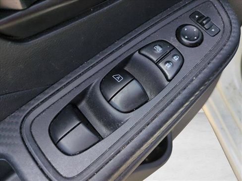 Used 2021 Nissan Versa S FWD image 12