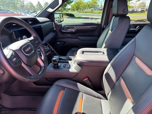 Used 2022 GMC Sierra 1500 AT4 w/ AT4 Preferred Package AWD/4WD image 4