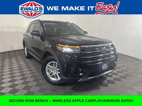 Used 2025 Ford Explorer Active AWD/4WD image 1