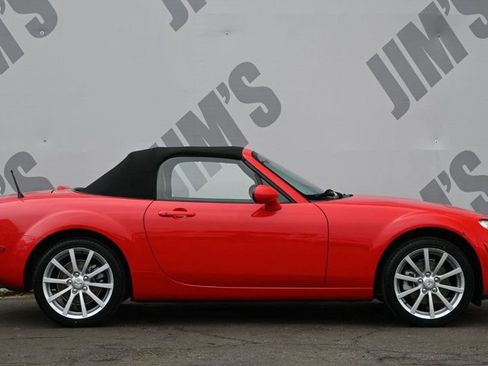 Used 2006 MAZDA MX-5 Miata Grand Touring w/ Premium Pkg RWD image 4