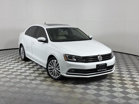 Used 2016 Volkswagen Jetta SEL w/ Lighting Package FWD image 2