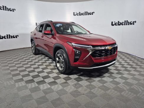 Used 2024 Chevrolet Trax LT w/ Driver Confidence Package FWD image 1