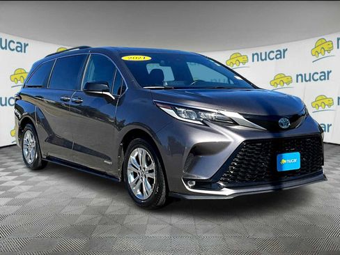Used 2021 Toyota Sienna XSE image 1
