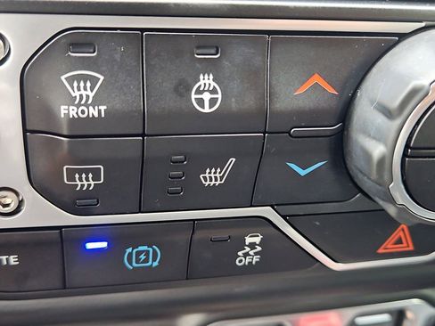 Used 2021 Jeep Wrangler Unlimited Sahara w/ Cold Weather Group image 19