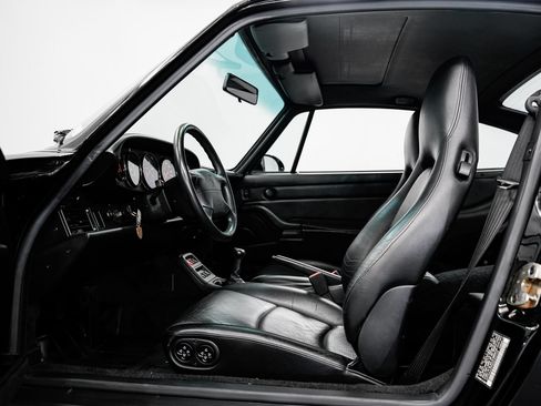 Used 1995 Porsche 911 Carrera RWD image 19
