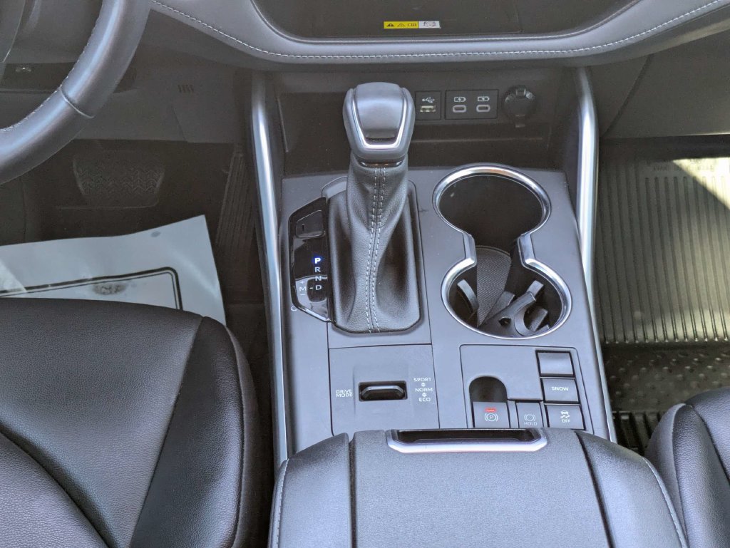 Used 2023 Toyota Highlander XLE FWD image 18