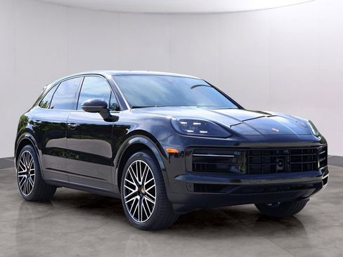 Certified 2025 Porsche Cayenne AWD/4WD image 11