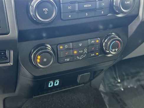 Used 2019 Ford F250 XLT w/ XLT Premium Package AWD/4WD image 16