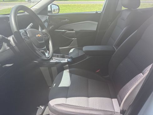 Used 2025 Chevrolet Trax LT w/ LT Convenience Package FWD image 25