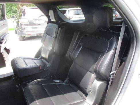 Used 2020 Ford Explorer XLT w/ Equipment Group 202A AWD/4WD image 32