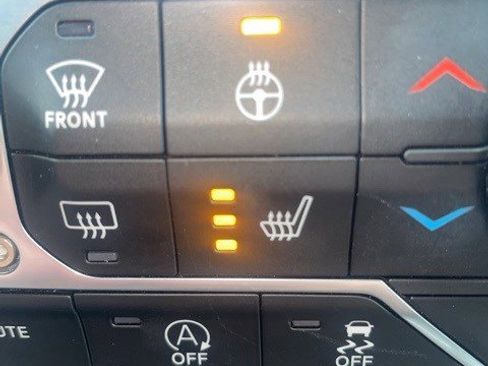 Used 2023 Jeep Wrangler Unlimited Sahara image 25