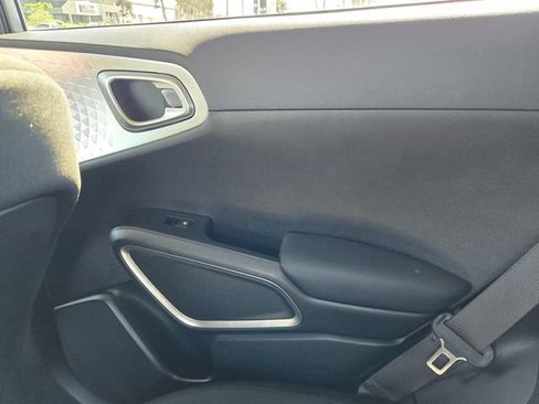 Used 2023 Kia Soul S FWD image 11