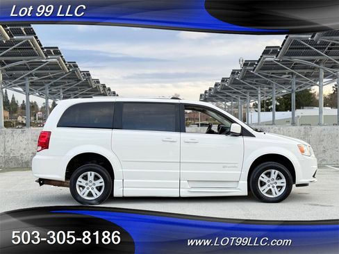 Used 2011 Dodge Grand Caravan Crew image 7