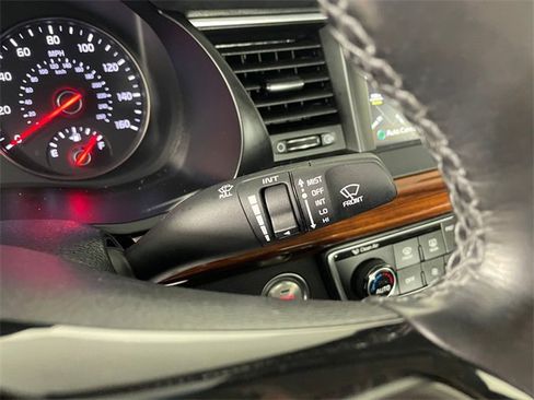 Certified 2017 Kia Cadenza Premium w/ Luxury Package image 12