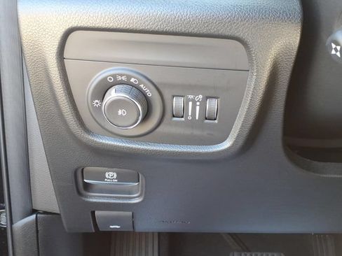 Certified 2023 Jeep Grand Cherokee Limited AWD/4WD image 19