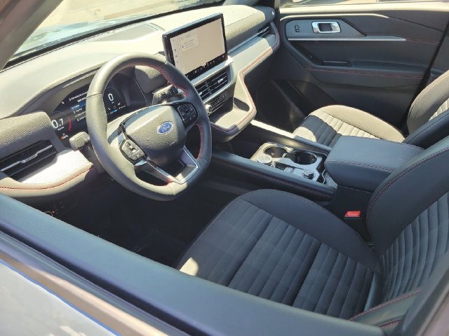 Used 2026 Ford Explorer ST-Line w/ Premium Package RWD image 3