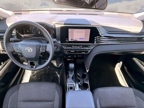 Used 2025 Toyota Camry LE image 7