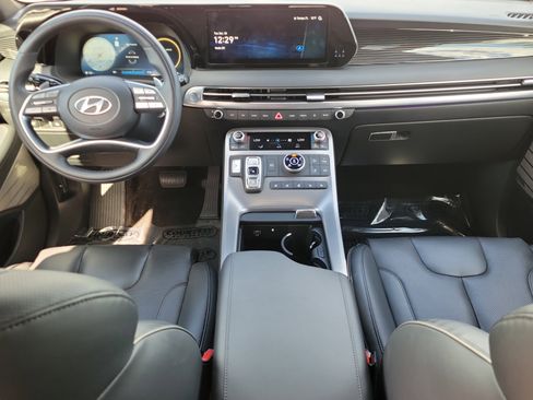 Used 2023 Hyundai Palisade Calligraphy image 12