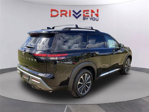 New 2026 Nissan Pathfinder Platinum FWD image 4