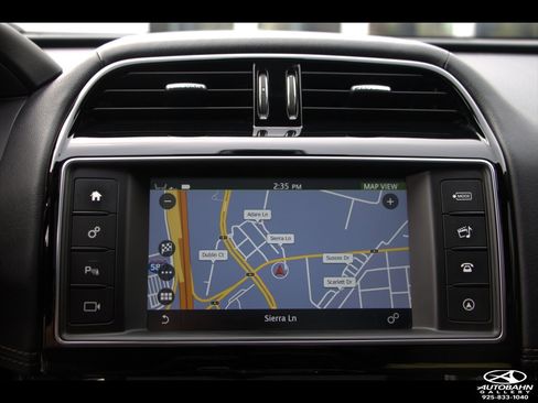 Used 2018 Jaguar F-PACE S image 25