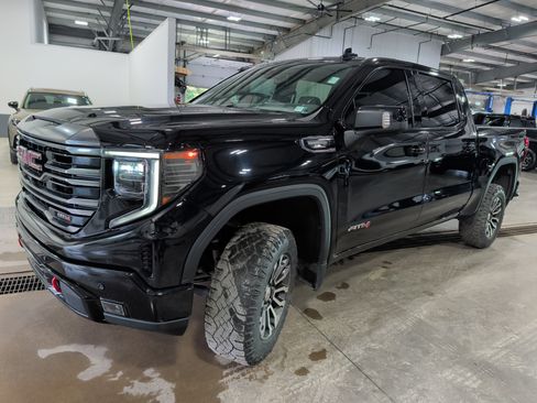 Used 2022 GMC Sierra 1500 AT4 w/ AT4 Premium Package AWD/4WD image 6