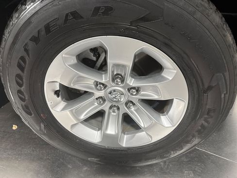 Used 2024 RAM 1500 Laramie image 14