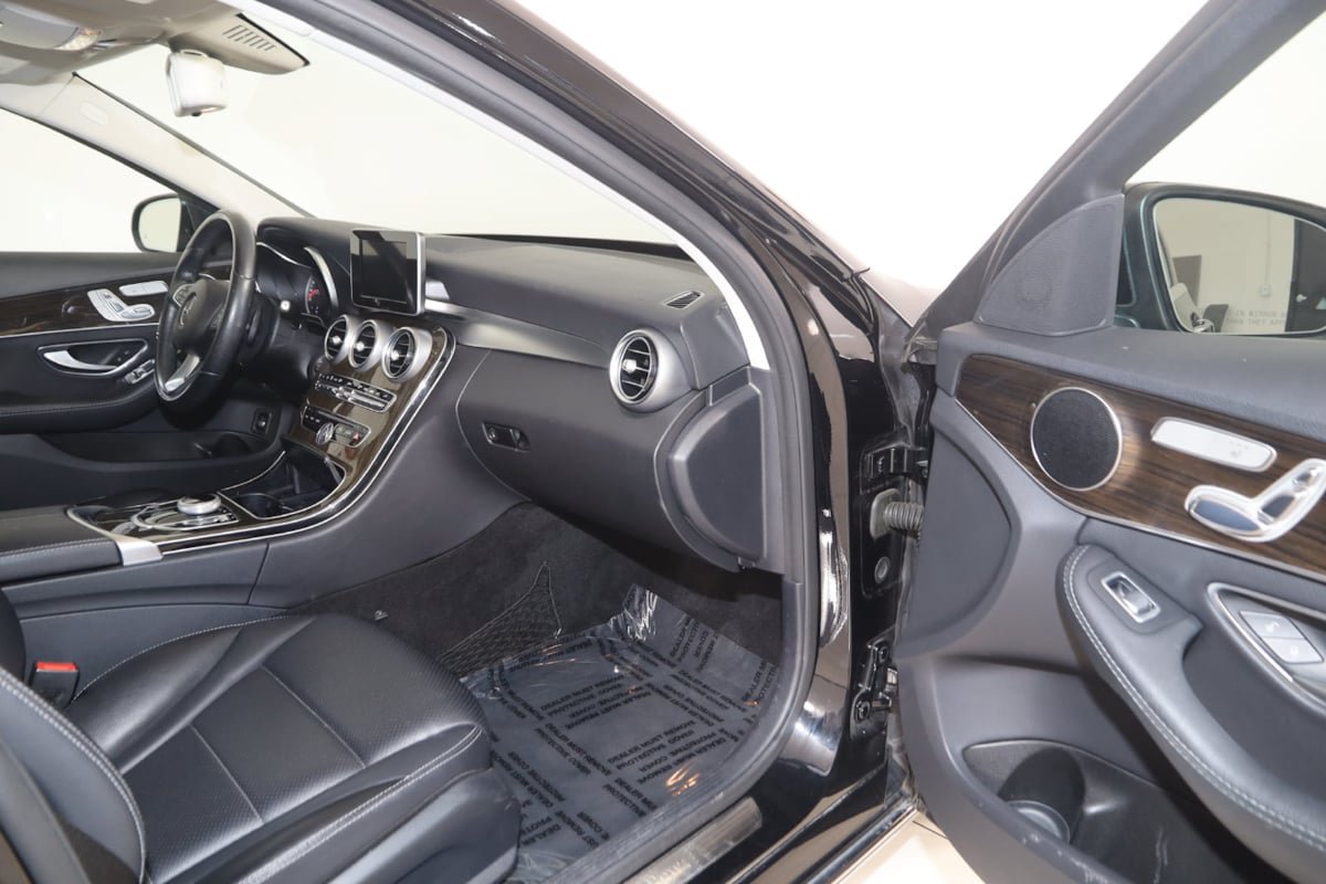 Used 2017 Mercedes-Benz C 300 4MATIC Sedan image 38