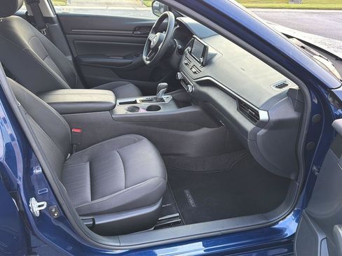 Used 2024 Nissan Altima 2.5 S FWD image 13