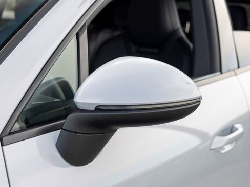 New 2025 Porsche Macan Electric image 18