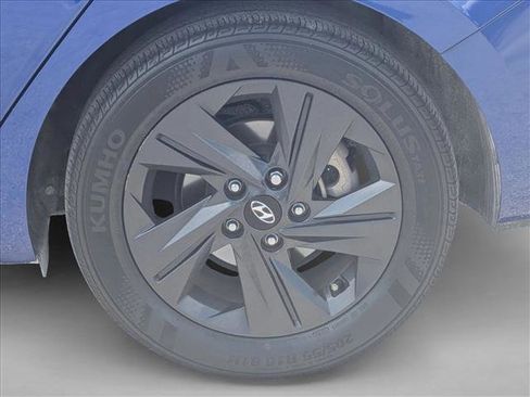 Used 2022 Hyundai Elantra SEL image 9