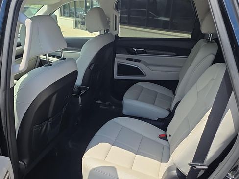 Certified 2023 Kia Telluride EX w/ EX Captain's Chair Package AWD/4WD image 15