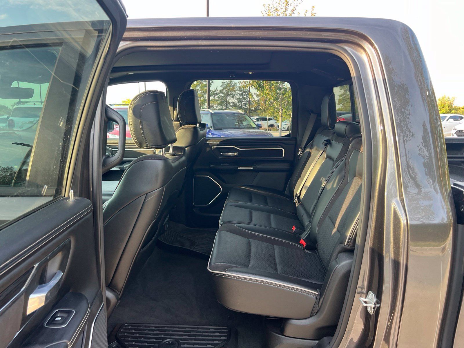 Used 2024 RAM 1500 Laramie AWD/4WD image 7