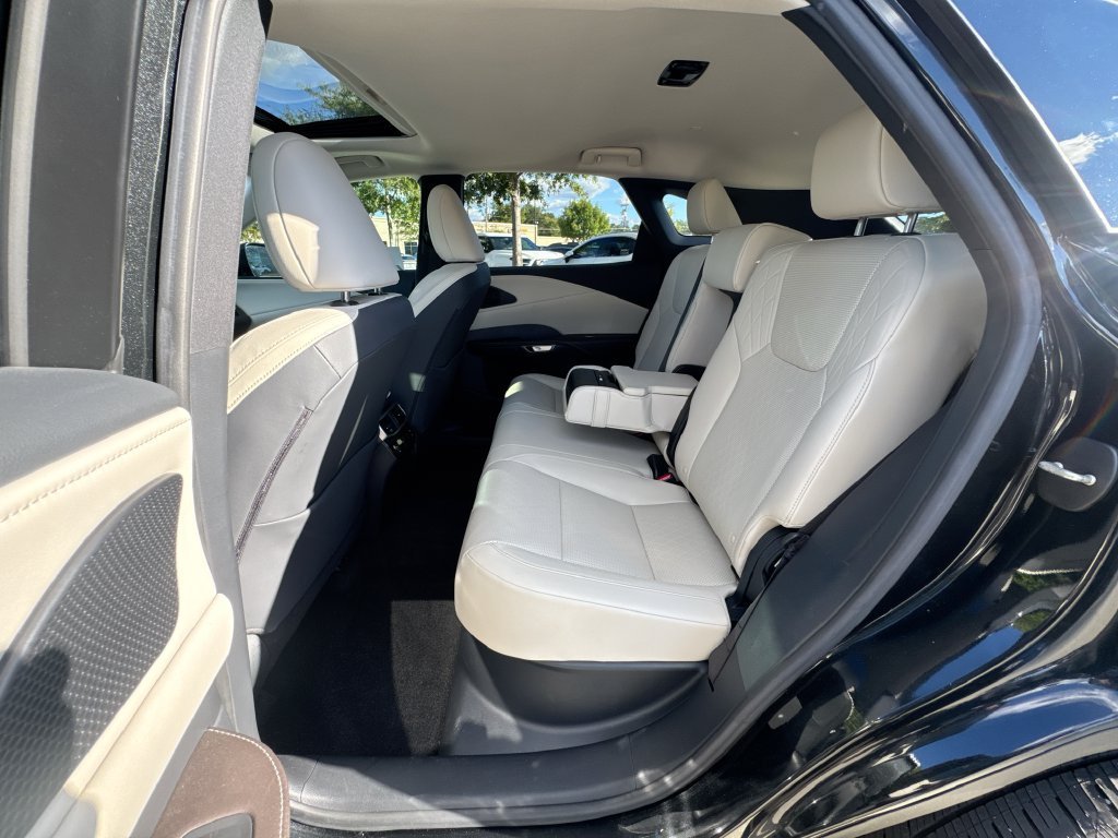 Used 2025 Lexus RX 350 Premium Plus w/ Accessory Package (Z1) FWD image 32
