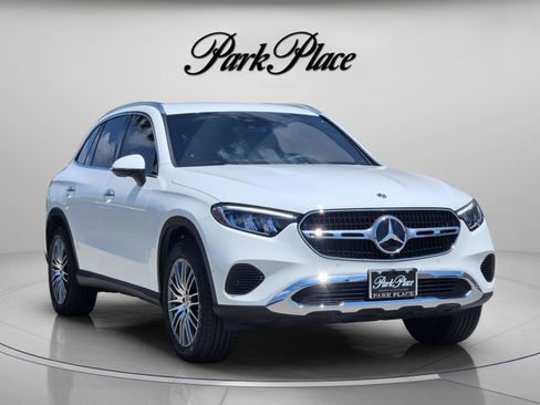 Certified 2025 Mercedes-Benz GLC 300 4MATIC image 4