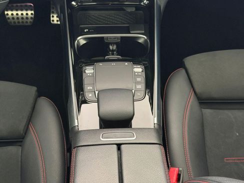 Used 2021 Mercedes-Benz GLB 250 image 18