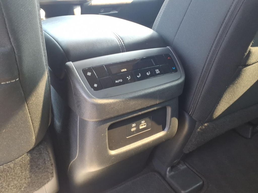 Used 2024 Nissan Pathfinder SV FWD image 12