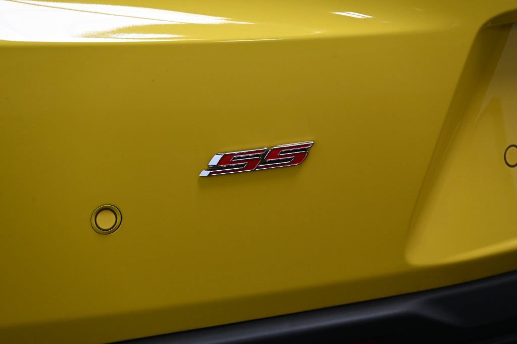 Used 2018 Chevrolet Camaro SS RWD image 16