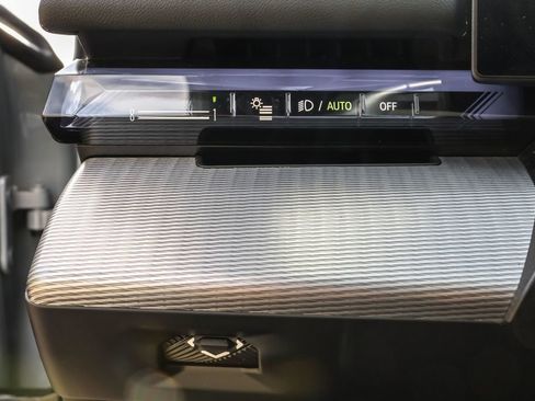 Used 2024 BMW i5 eDrive40i w/ M Sport Package image 32