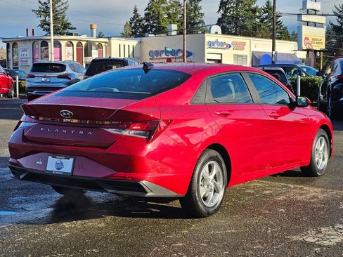 Used 2023 Hyundai Elantra SE image 7