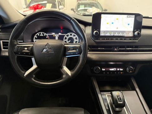 Used 2022 Mitsubishi Outlander SE FWD image 10